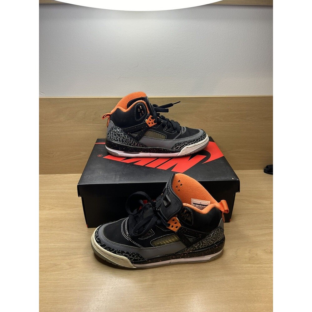 Jordan Spizike Black /Grey/Electric Orange 317321-080  5 Y VGC Unisex.